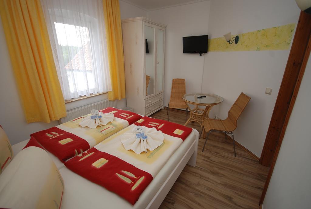 Landpension Bielatal - Raum Room photo